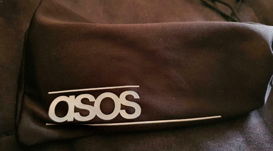 ASOS Sonnenbrille schwarz matt w. NEU! in Blankenburg (Harz)