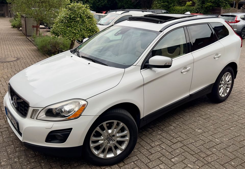 Volvo XC60 D5 AWD Summum | Panorama, Standheizung uvm. in Kaarst