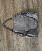 Hochwertige Lederhandtasche „Borse in Pelle“ in Grau mit Ketten Niedersachsen - Emden Vorschau