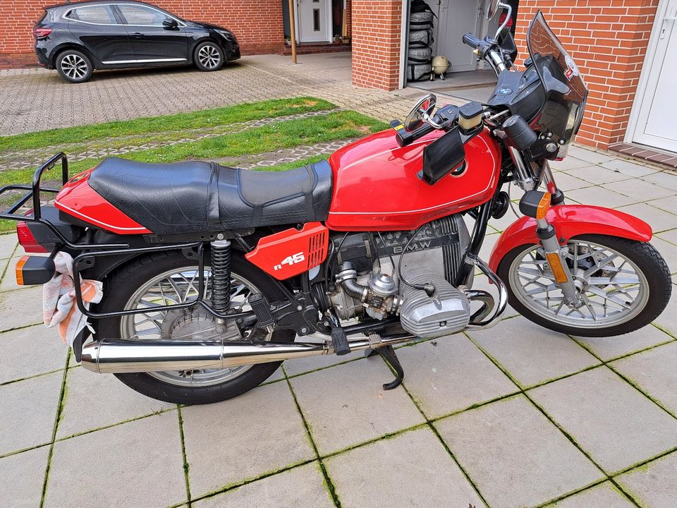 Motorrad BMW R45 in Hage