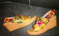 Tamaris Damen Sandalen Keilabsatz Gr. 38 Hawaii Party Rockabilly Nordrhein-Westfalen - Grevenbroich Vorschau