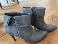Stiefeletten gr 39 grau Tamaris Hessen - Hasselroth Vorschau