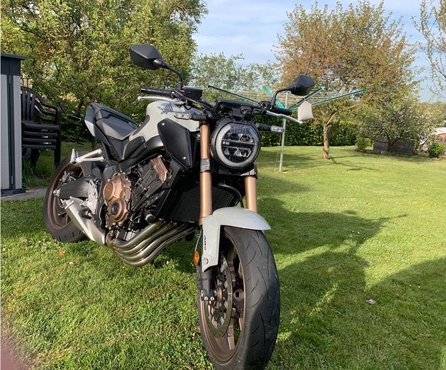 Honda Cb 650 r mit Extras in Oelsnitz / Vogtland