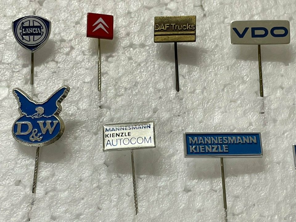 Minisammlung Anstecknadeln und Pins in Niedereschach