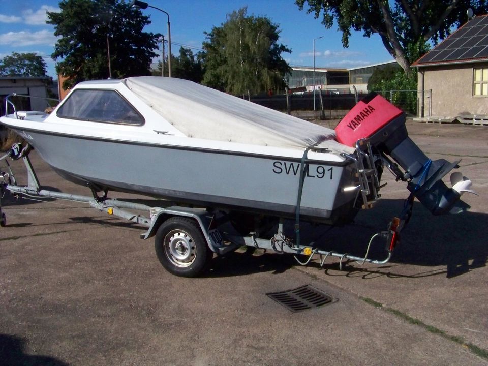 Boot Motorboot Halbkajüte Hille Roda in Erfurt