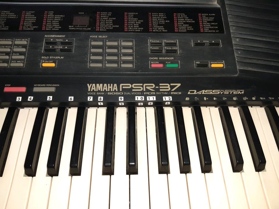 Keyboard YAMAHA  PSR-37 DASSYSTEM mit Ständer und Netzteil in Köln