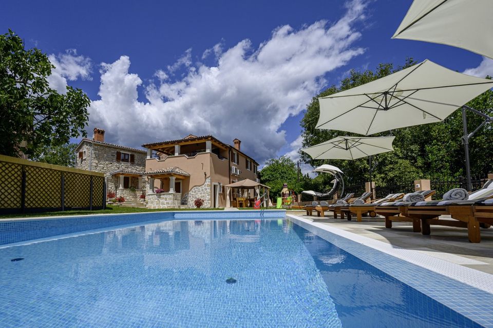 Ferienhaus mit Pool in Zajci (Kroatien) für 10 Personen + 4 Hunde in Hermannsburg