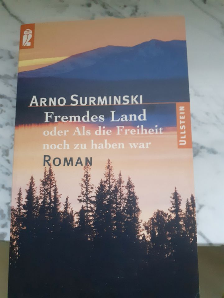 Fremdes Land oder Als die Freiheit noch ... von Arno Surminski in Reinbek