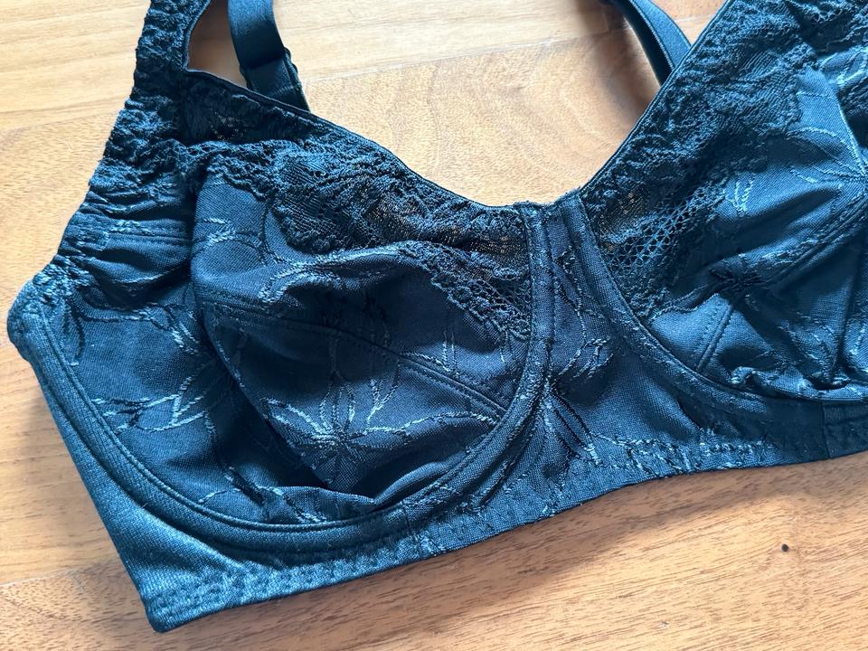 Damen Bügel BH unwattiert schwarz Spitze NEU Größe 75C in Dresden