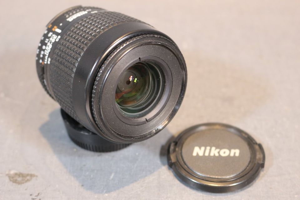 Nikon AF Nikkor 35-80mm 1:4-5.6 D Objektiv in Düsseldorf