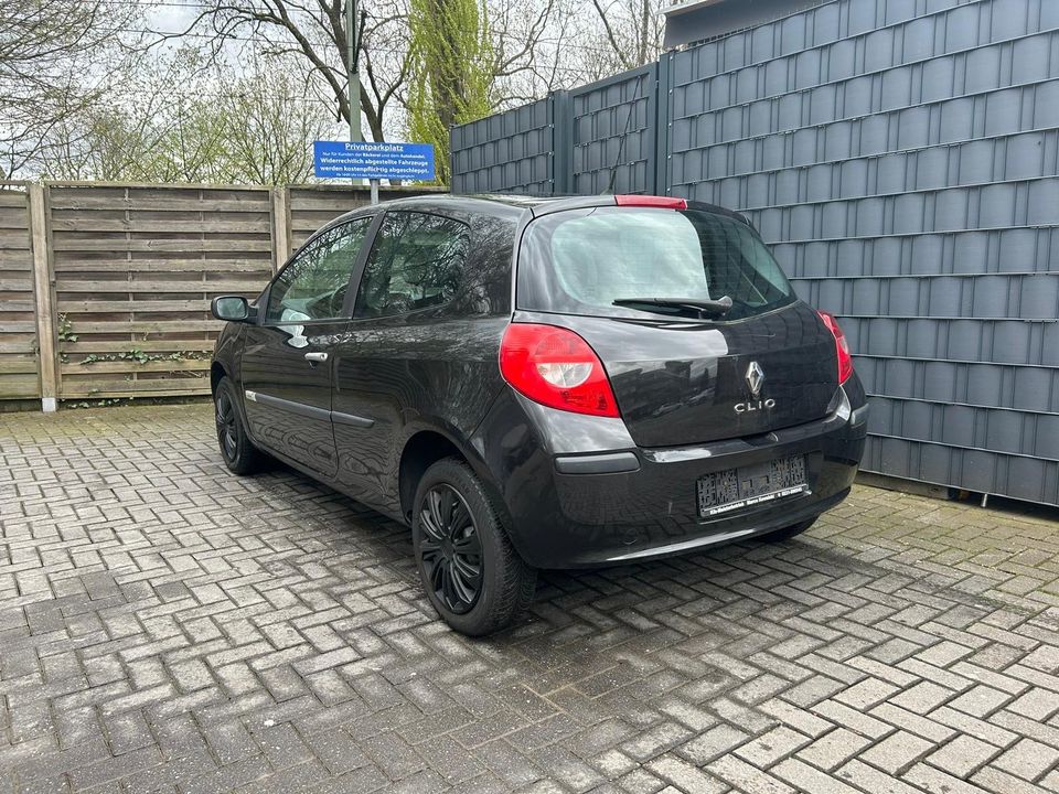 Renault Clio 1.2 Benzin TÜV NEU in Duisburg