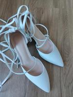 Schuhe weiss zum Binden Hessen - Petersberg Vorschau