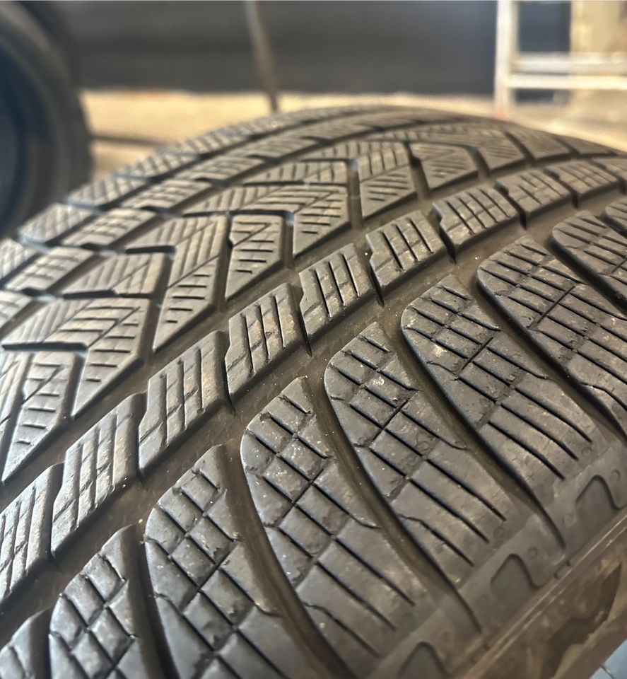 2 x 305/35 R 21 109V Pirelli Scorpion (Winterreifen) in Driedorf