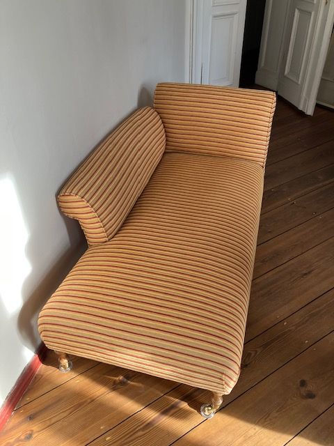 Chaiselongue von KA International (wie aus einem Almodovar Film) in Berlin