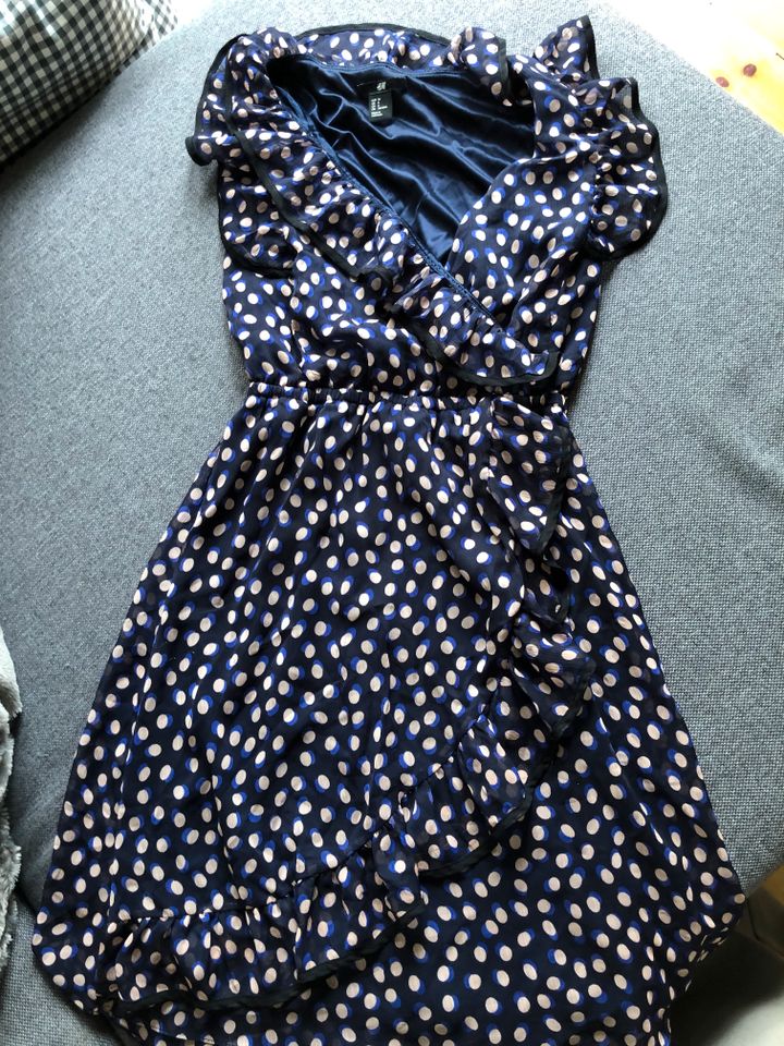 Rüschen Punkte Kleid blau schwarz creme in Hamburg
