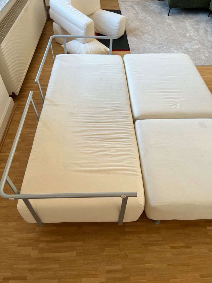 Sofa, Couch bzw. Schlafsofa in Creme/ Weiß. 2m breit in Frankfurt am Main