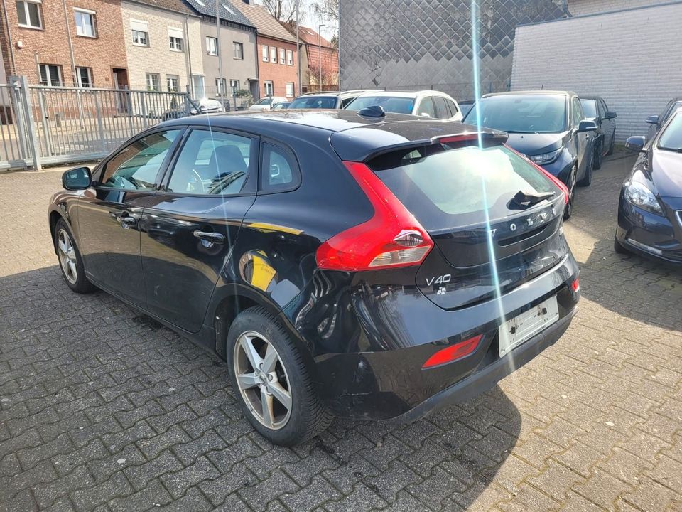 Volvo V40 Kinetic Scheinwerfer LED in Herzogenrath