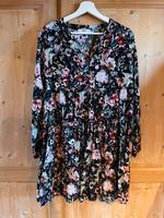 Oversized Kleid von Only •schwarz - geblümt• Bayern - Sachsenkam Vorschau