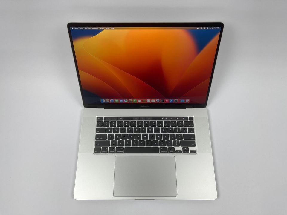 Apple MacBook Pro Retina TouchBar 16“ 8-Core i9 2,4 Ghz 1 TB SS in Neuburg am Rhein