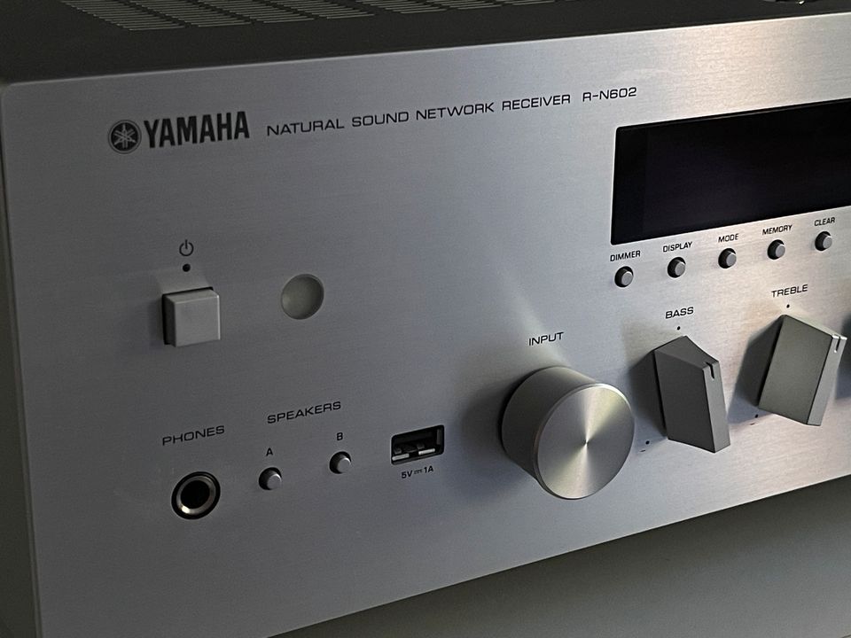 Yamaha RN-602 Stereo 2.1 TOP Netzwerkreceiver in Norderstedt