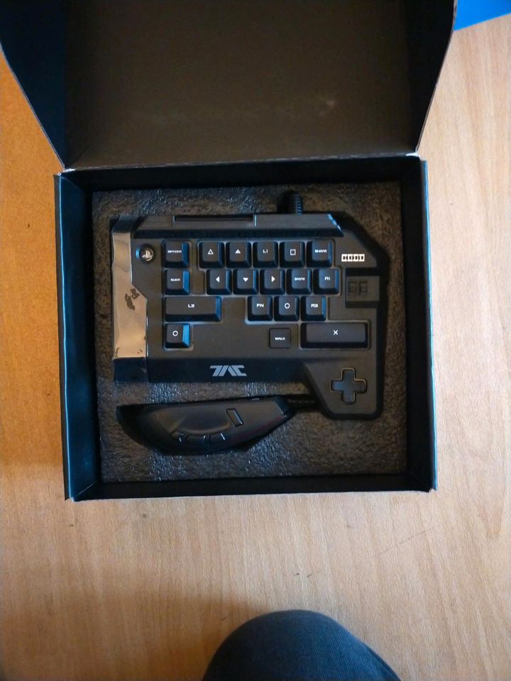 Hori TAC Gaming Tastatur mit Maus für PS4 in Berlin