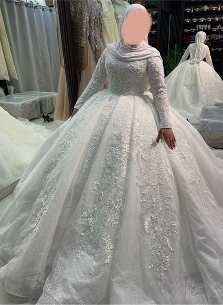 Hochzeitskleid/ Brautkleid inklusive Schleier und Krone in Berlin