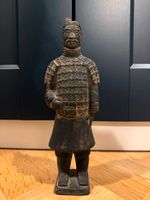 Chinesische schwarze Figur aus Ton Bayern - Neufahrn Vorschau