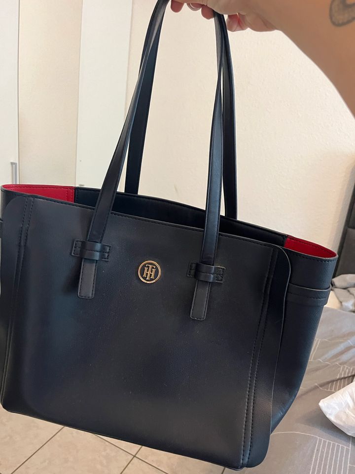 Tommy Hilfiger Tasche in Traben-Trarbach