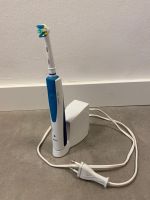 Elektrische Zahnbürste Oral B von Braun Oral-B mit Ladegerät Düsseldorf - Lörick Vorschau