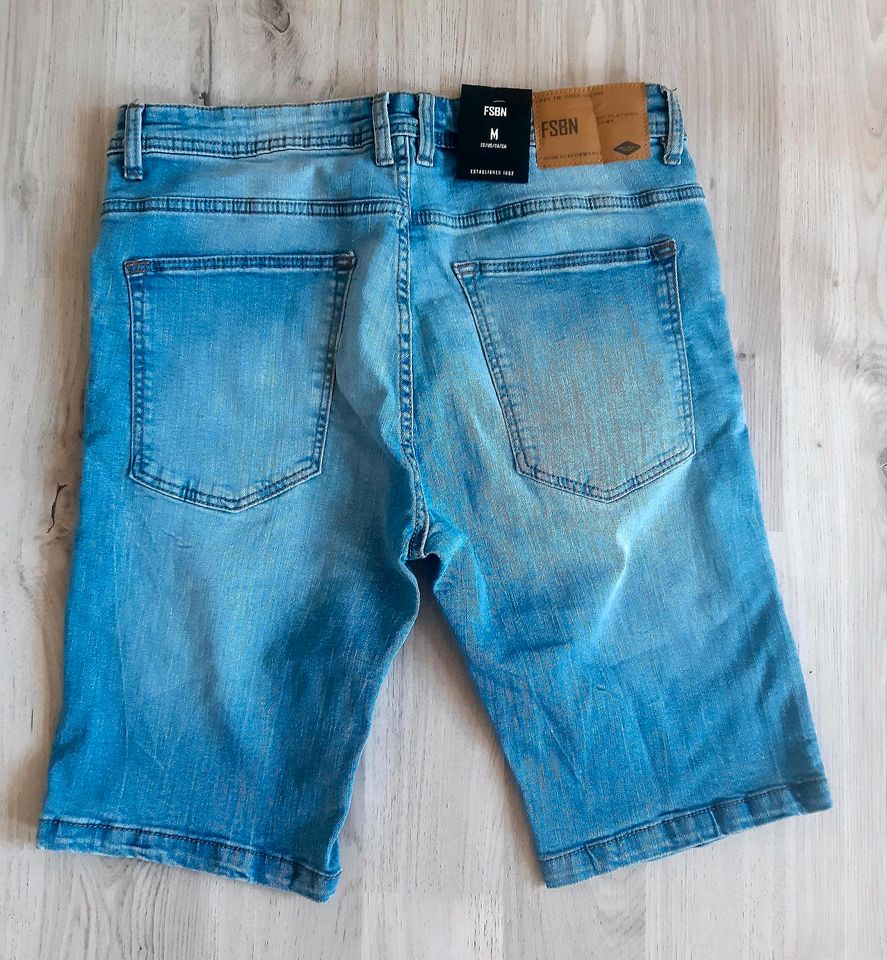 Jeans Shorts Männer Gr. M neu in Freiberg