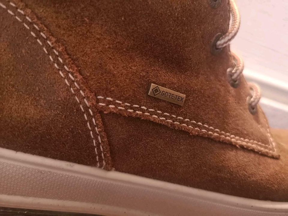 Warme Gore tex Schuhe Stiefel gefüttert neuwertig Gr. 38 braun in Hepberg