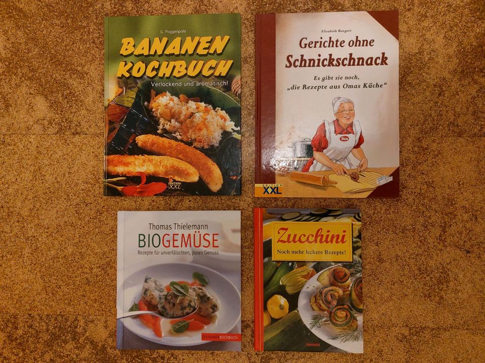 Verschiedene Kochbücher in Astert