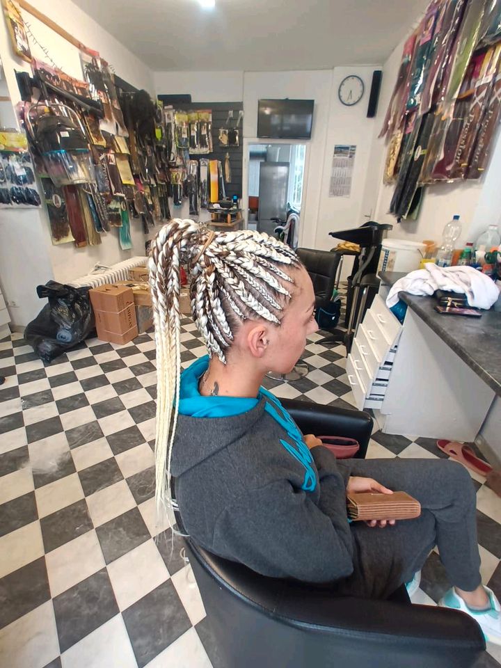 CORNROWS/KNOTLESS BRAIDS in Essen