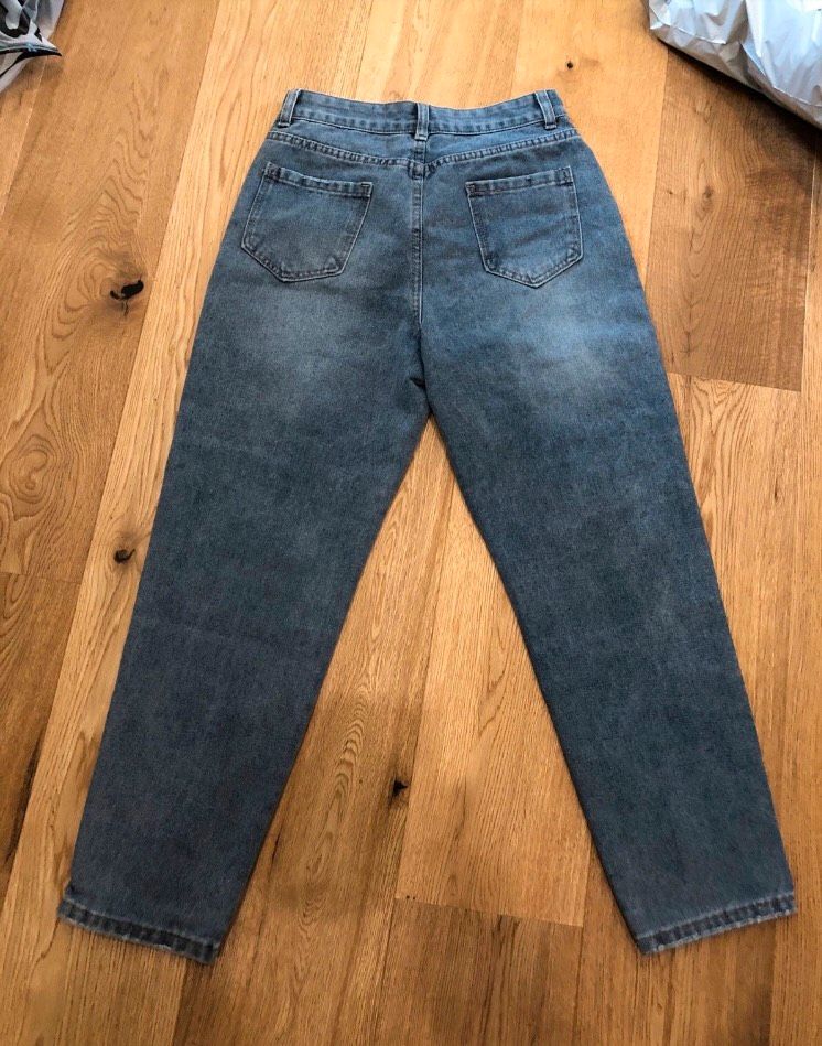 SHEIN Frenchy Mom Jeans Riss, ausgefranster Saum Gr M hellblau in Eggenfelden