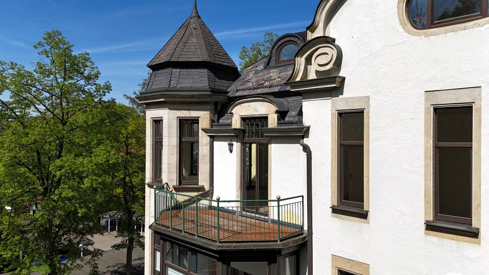 Exklusive Wohnkultur: Stilvolle Idylle in Historischer Villa mit 2 Balkonen in Plauen