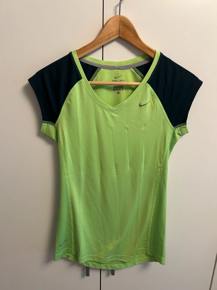 Nike Funktionsshirt Laufshirt Damen Gr. XS in München