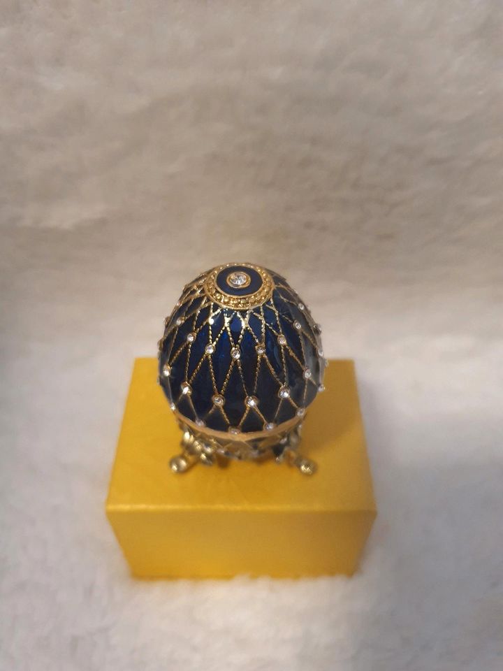 Emailliertes Faberge Ei in Bogen Niederbay