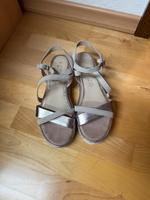 Leder Riemchen Sandalen Marco Tozzi in rosé metallic Gr.40 Bayern - Hirschaid Vorschau