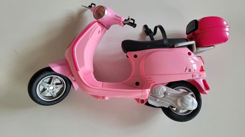 Barbie Roller Vespa pink gebraucht in Bedburg