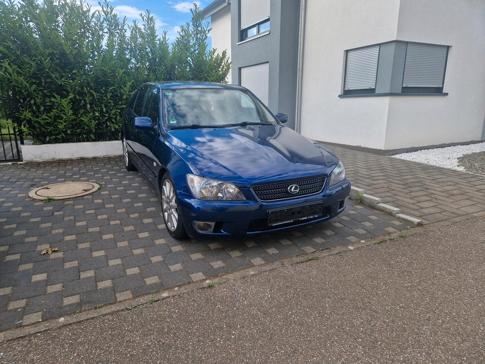 Abbildung des Autos Lexus is 200, Xenon, Sit…