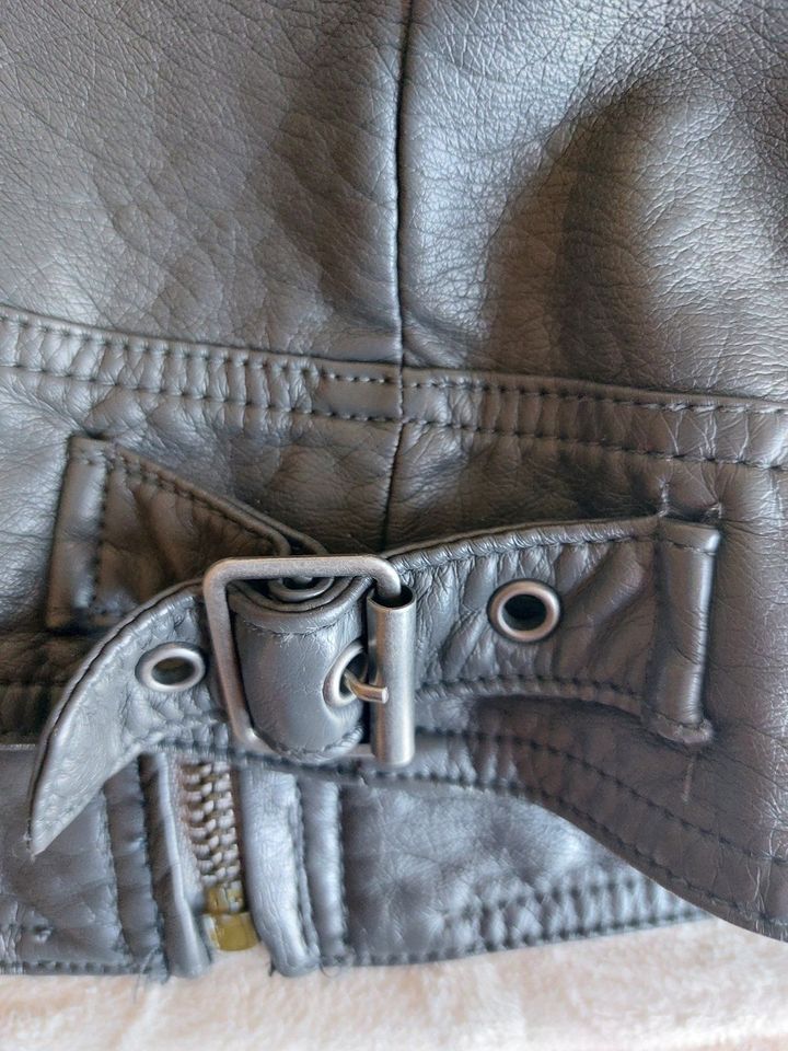 Only Bikerjacke Kunstleder grau Gr. 40 in Brieskow-Finkenheerd