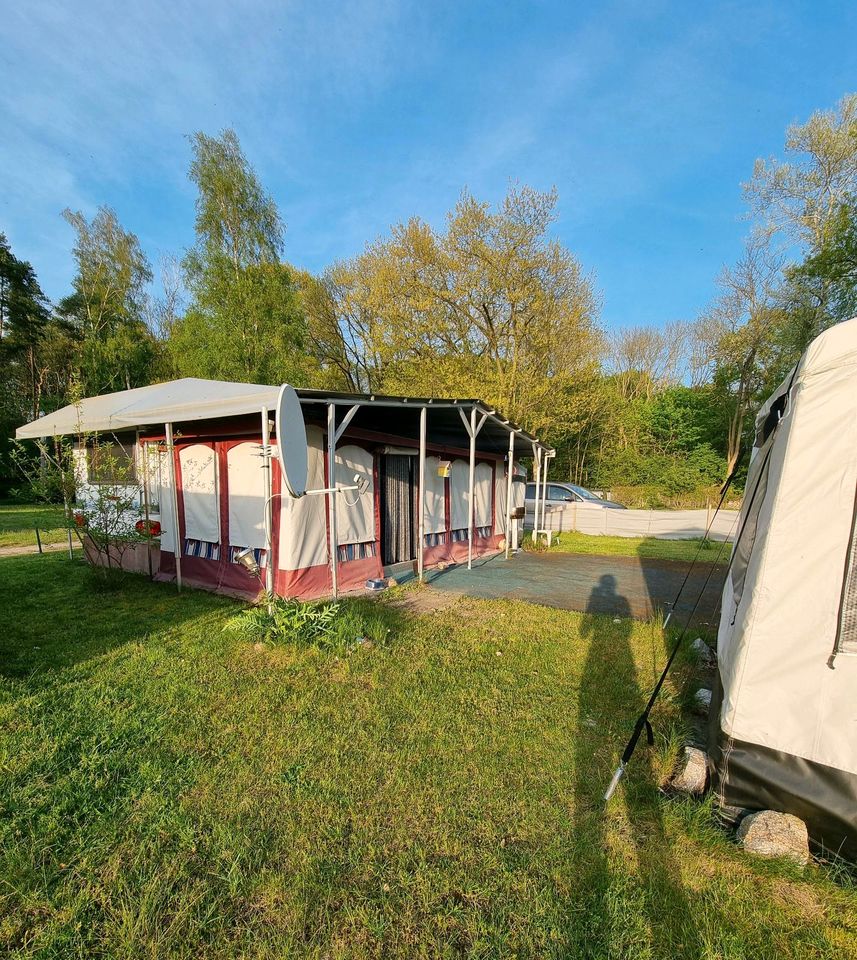 Hobby Campingwagen mit Vorzelt festem Dach in Rechlin