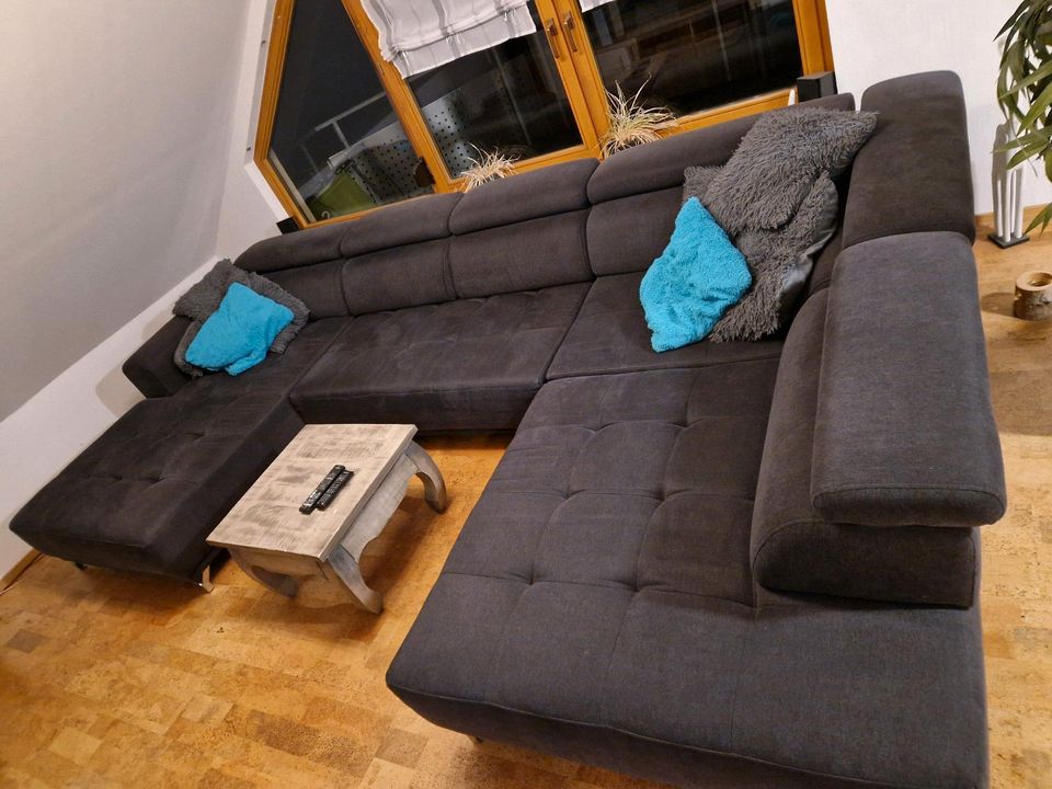 XXL Sofa U-Sofa Couch mit Elektrischer Verstellung in Bad Urach