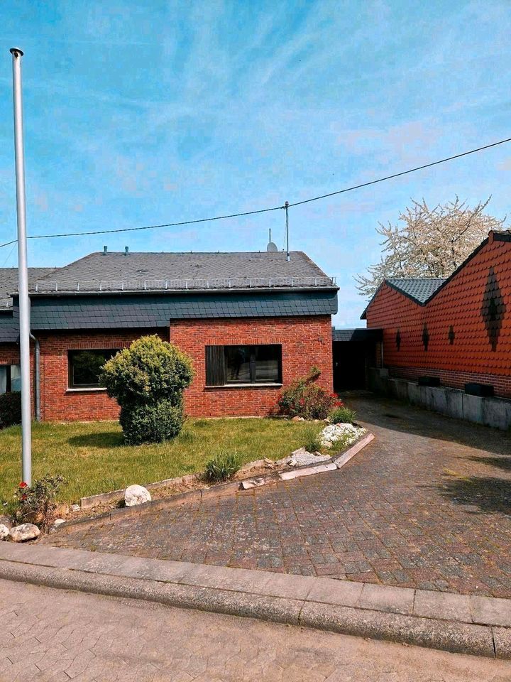 Doppelhaushälfte in Ortsrandlage, 3,5 Zi, 100 qm, Garage, Garten in Emmelshausen