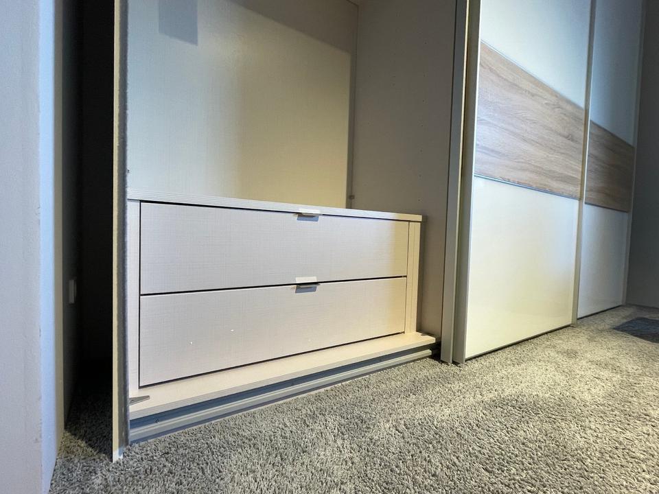Schwebetürenschrank Weißglas Sonoma 300x222x68cm NP 3258,- in Ketsch