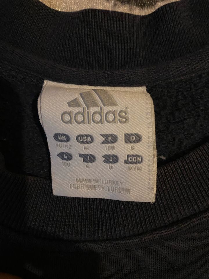 Adidas Sweatshirt in Berlin