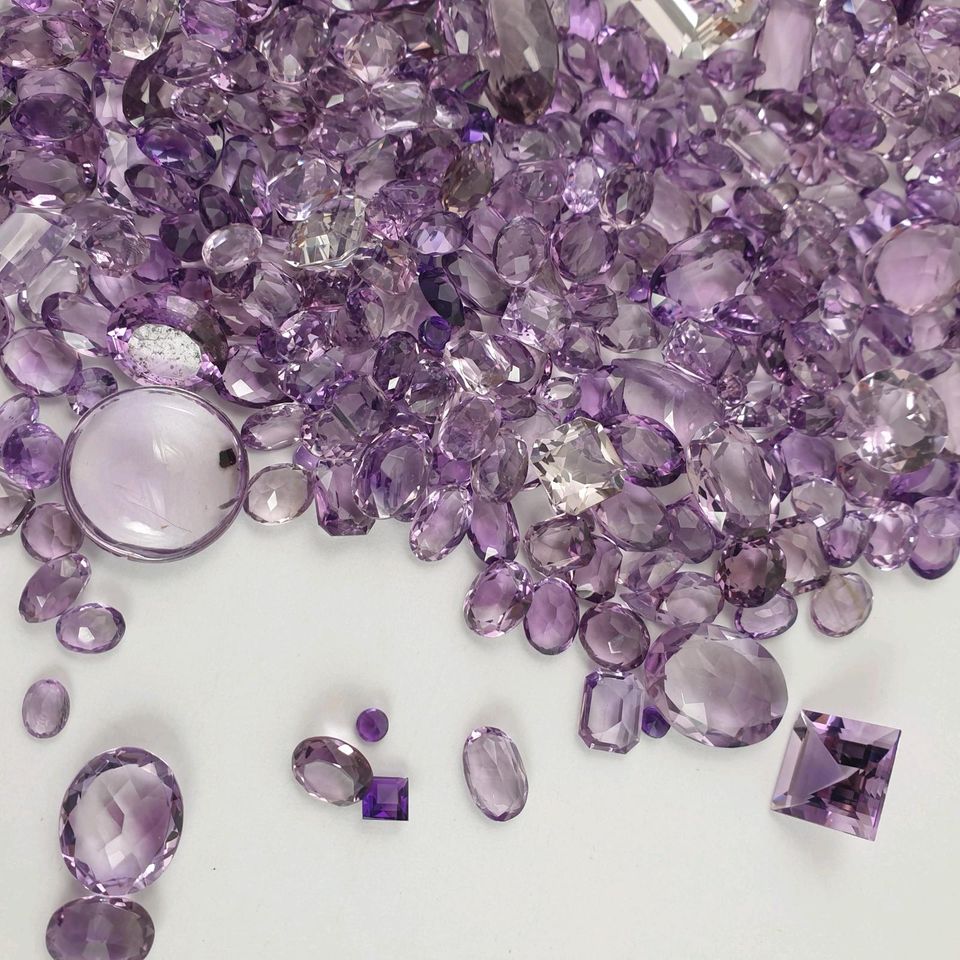 Sammlung aus 627x Echter Amethyst ( 1170 Carat ) 2,5 - 24 mm in Recklinghausen