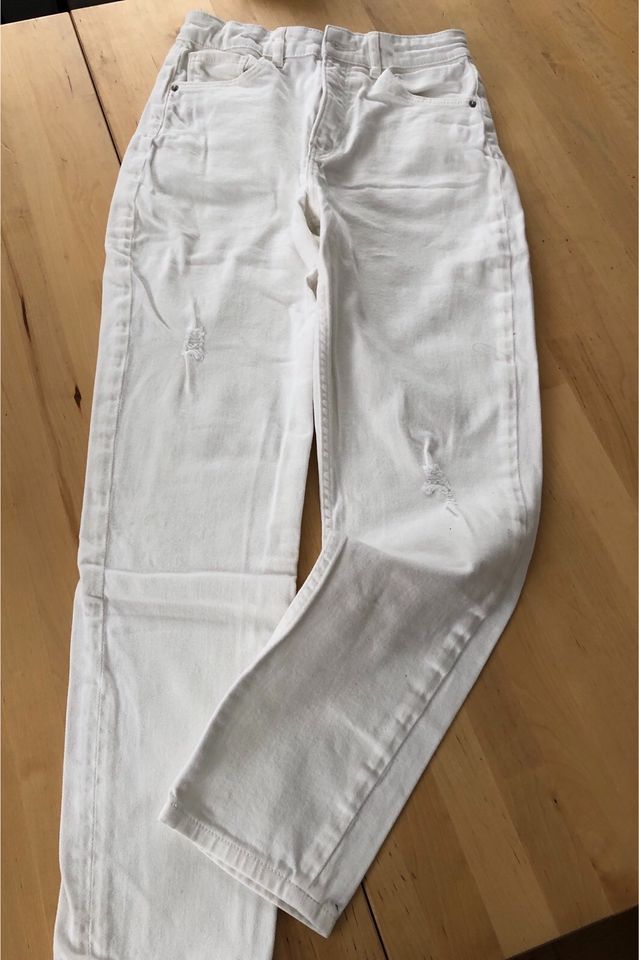 H&M relaxed Jeans / Größe 152 in Kirchheim am Neckar