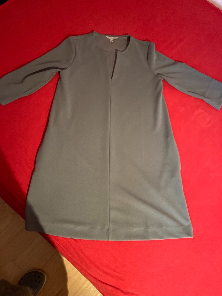 Kleid M grau/grün in Geversdorf