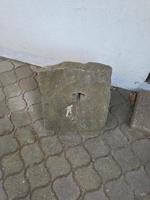 grosser Stein mit Loch, als Wasserlauf nutzbar Duisburg - Meiderich/Beeck Vorschau